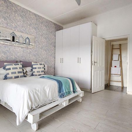 Blue'S Guest House - East London Bonza Bay 외부 사진