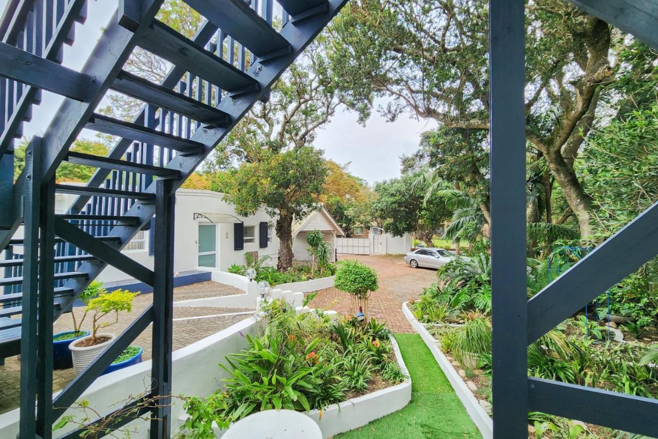 Blue'S Guest House - East London Bonza Bay 외부 사진