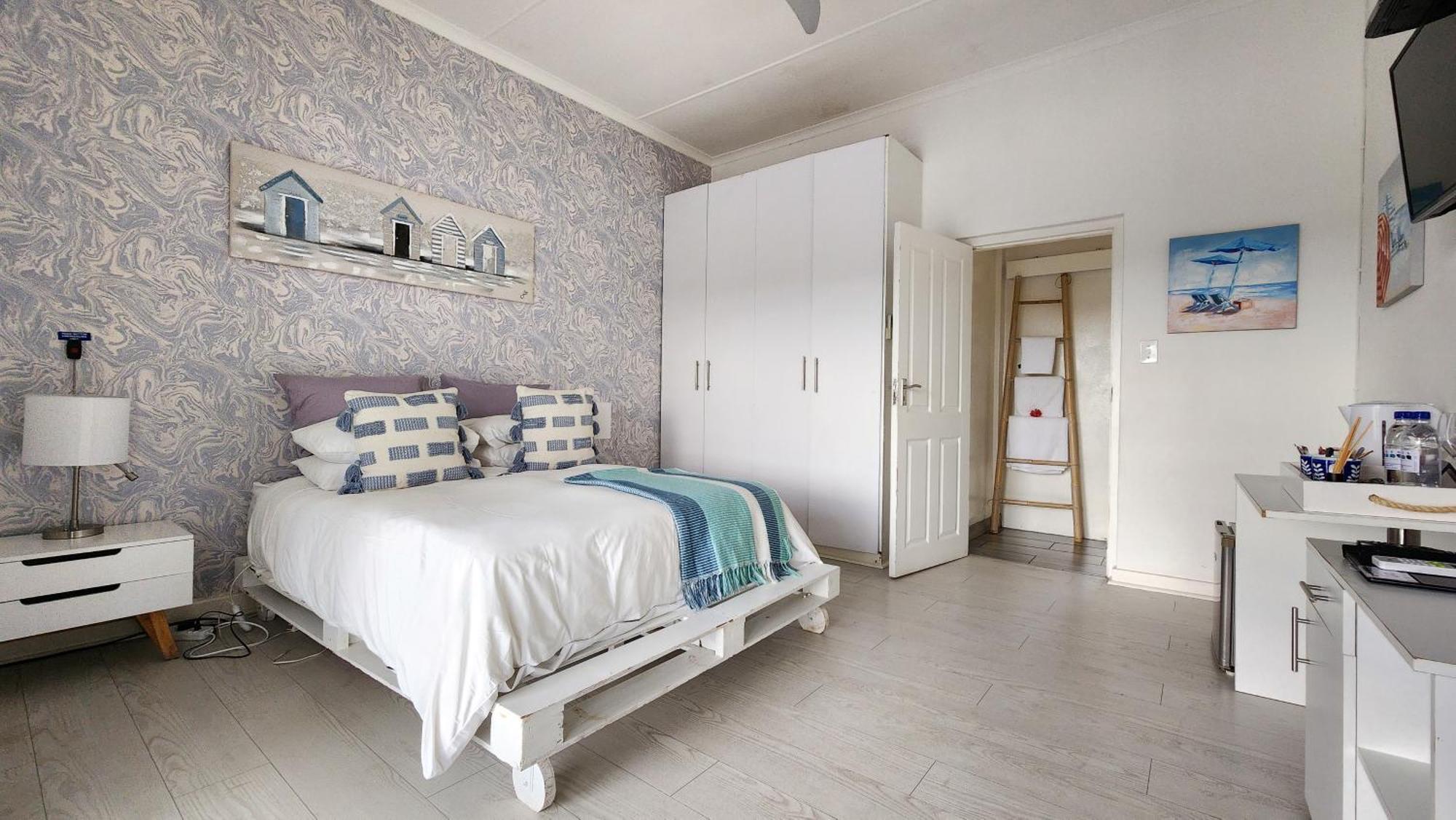 Blue'S Guest House - East London Bonza Bay 외부 사진