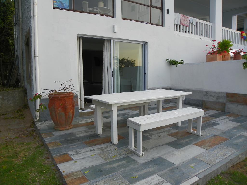 Blue'S Guest House - East London Bonza Bay 외부 사진